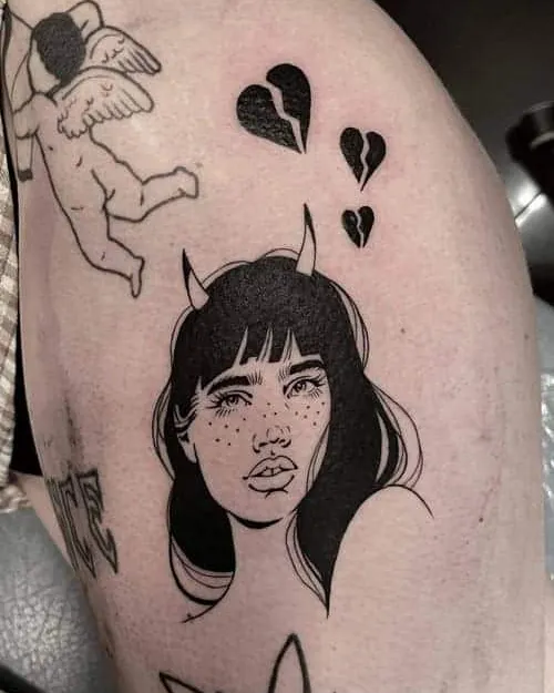Blackwork-tatuering av en flicka