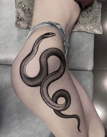 blackwork-tattoo-of-snake